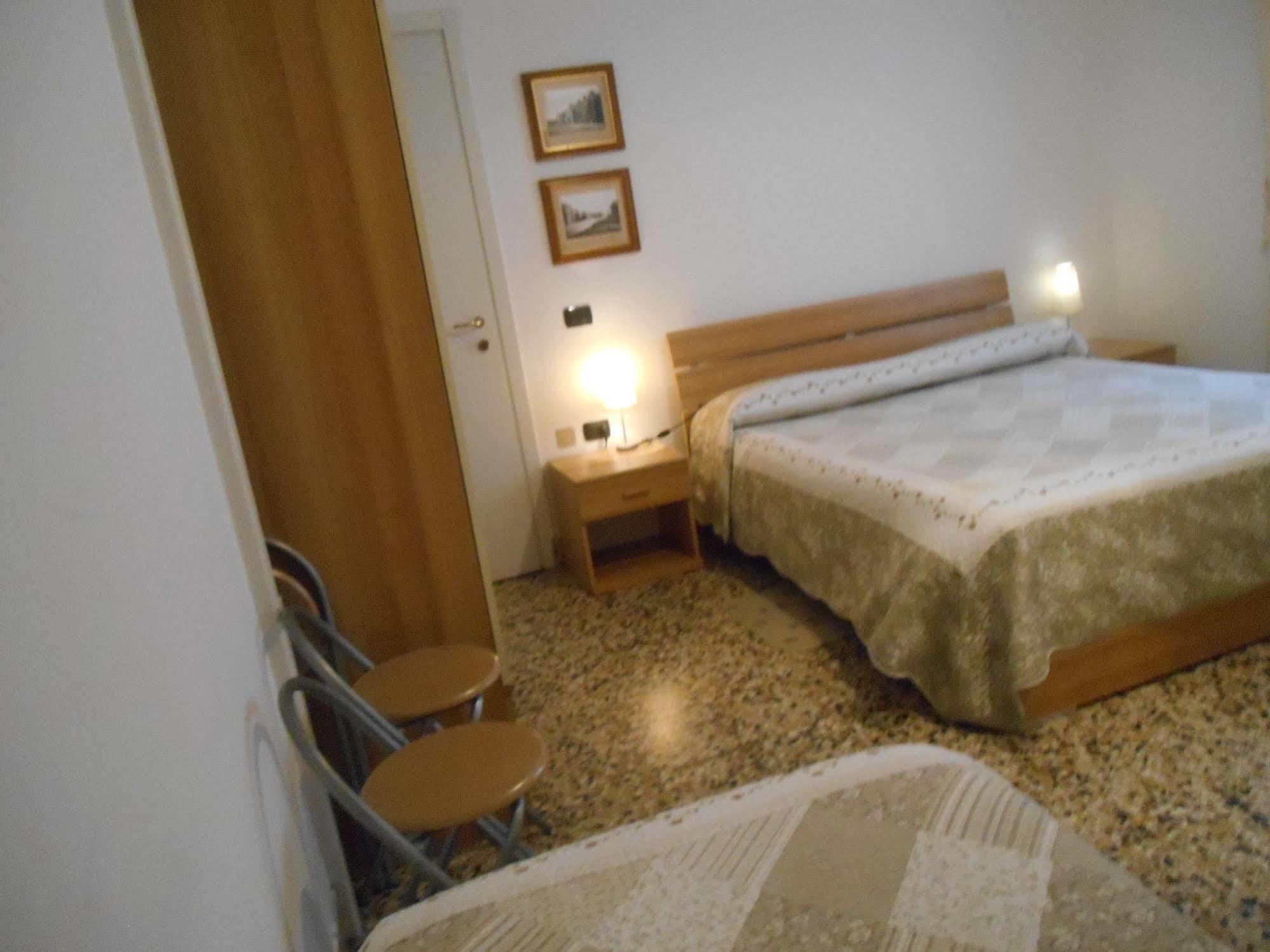 Bed and Breakfast Le Rose Malpensa Busto Arsizio Exterior foto